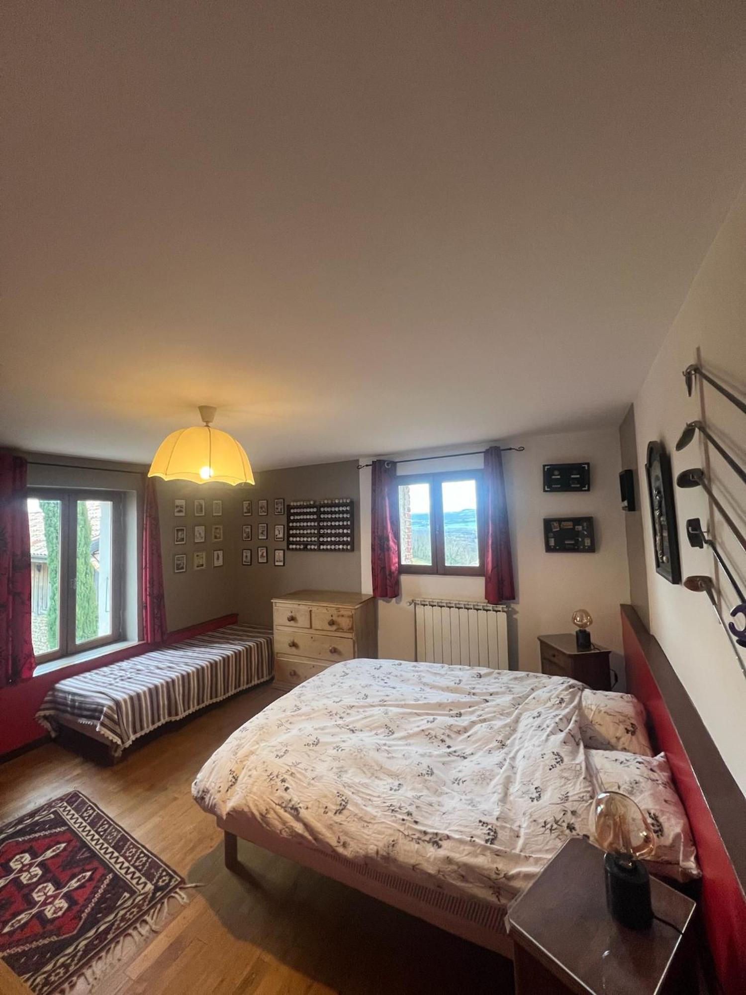Les Garennes Hotel Saint-Uze Eksteriør billede
