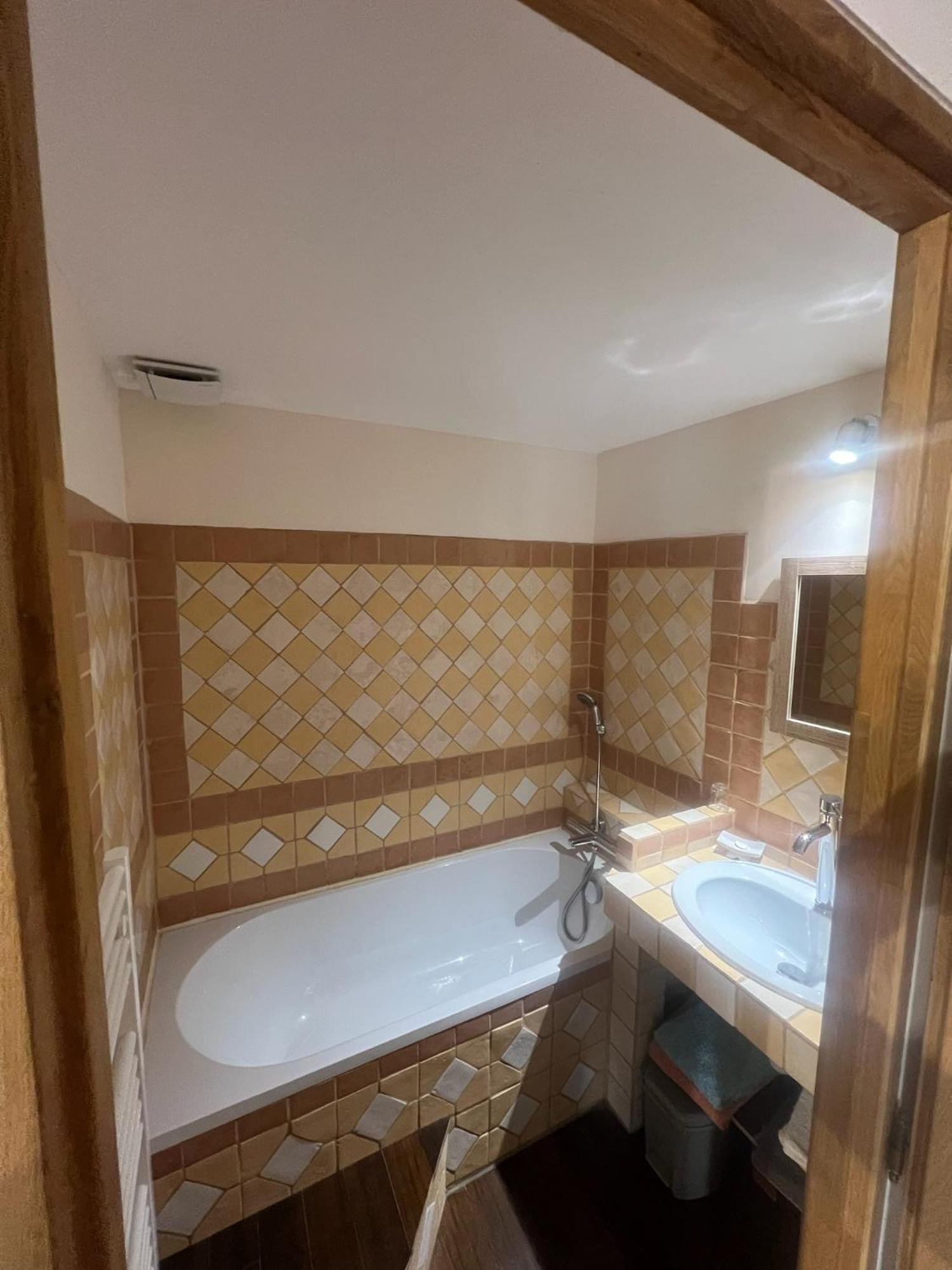 Les Garennes Hotel Saint-Uze Eksteriør billede