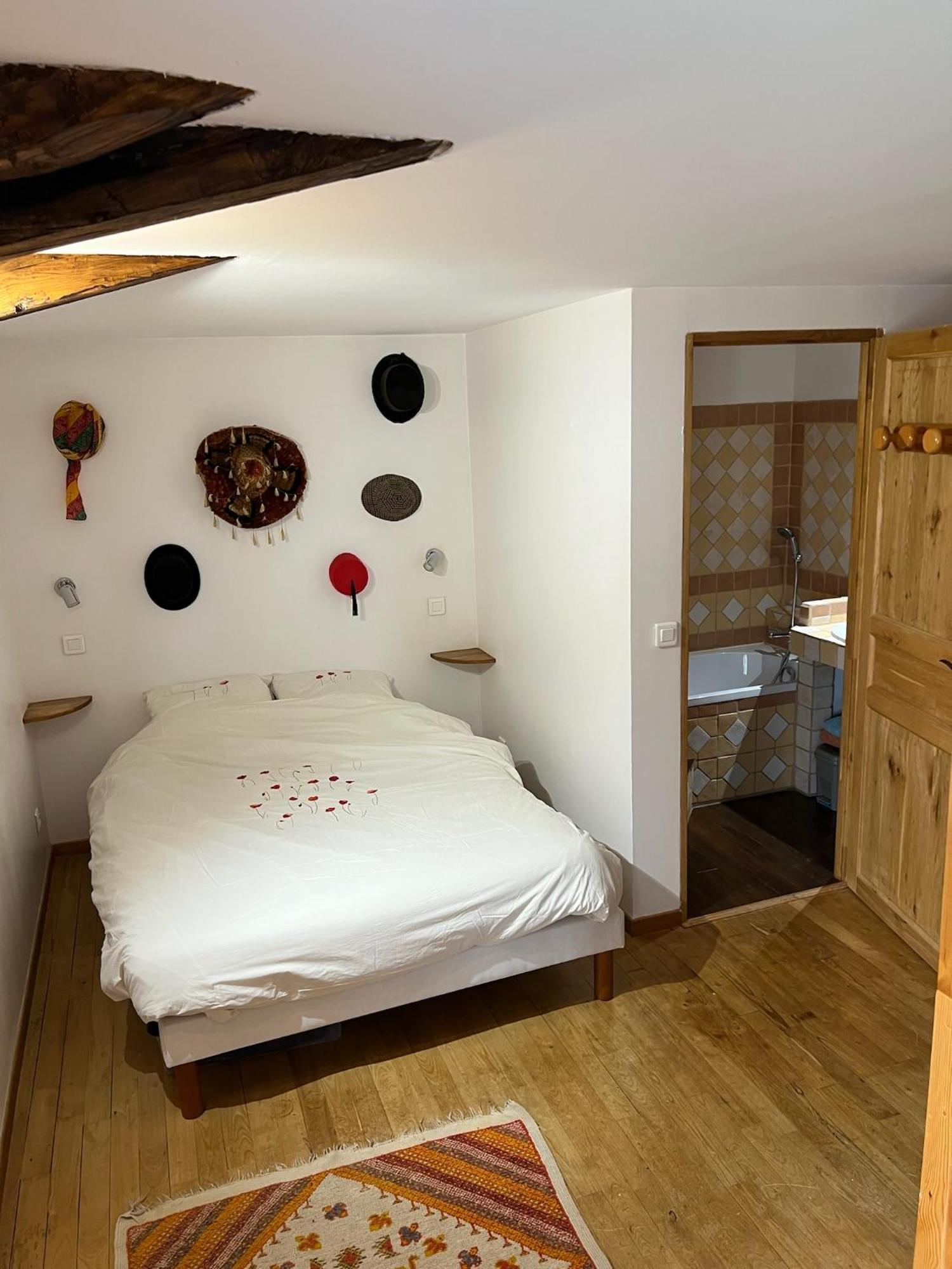 Les Garennes Hotel Saint-Uze Eksteriør billede