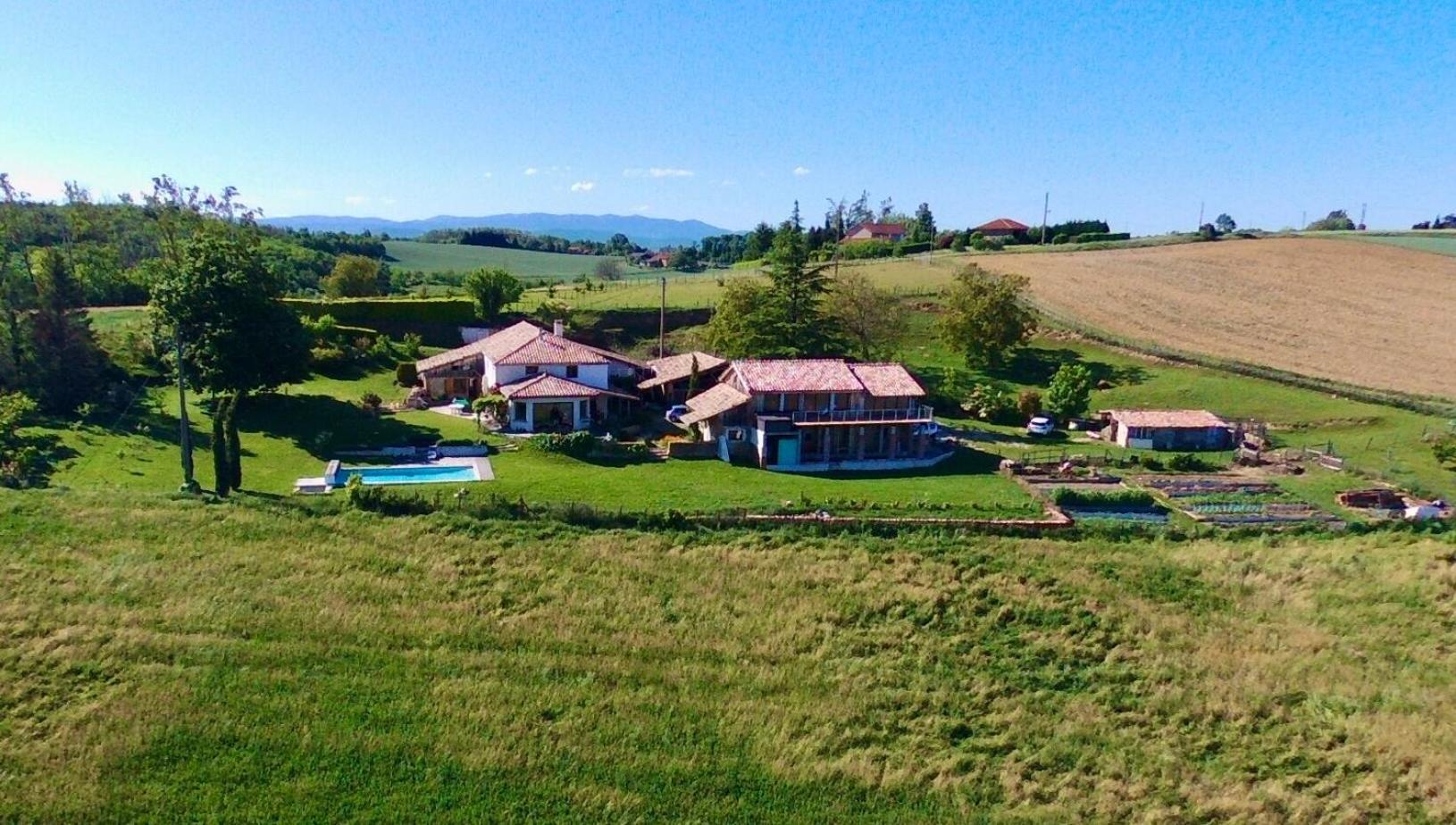 Les Garennes Hotel Saint-Uze Eksteriør billede