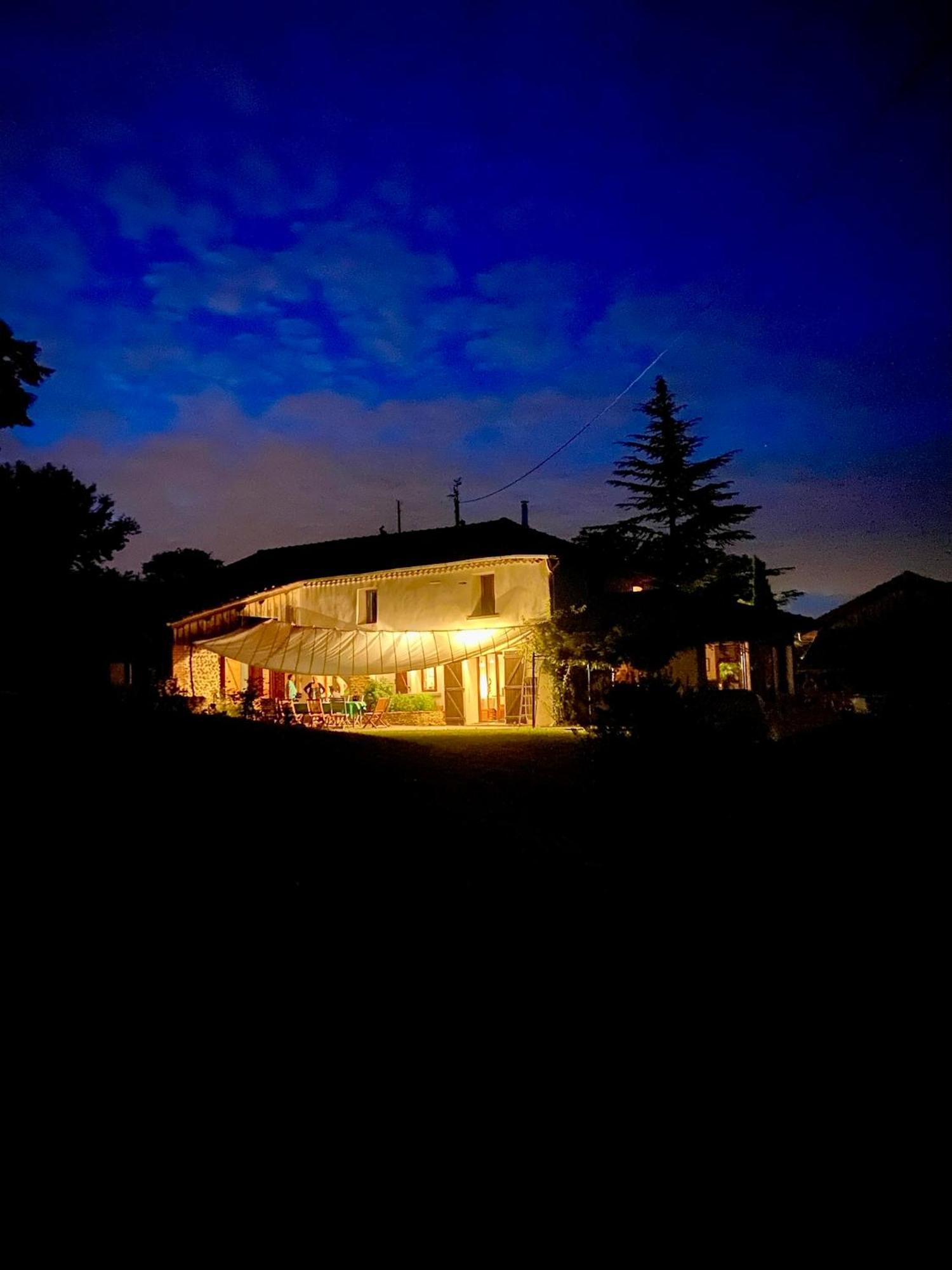 Les Garennes Hotel Saint-Uze Eksteriør billede